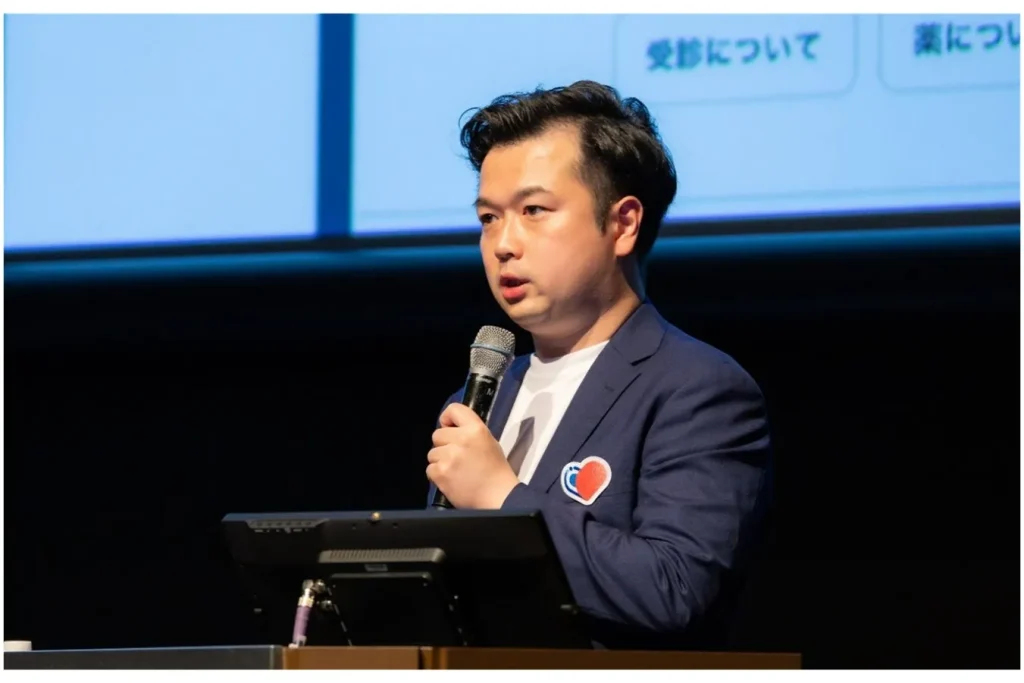 Ubie株式会社の共同代表取締役であり、医師の阿部吉倫氏によるセッションの様子